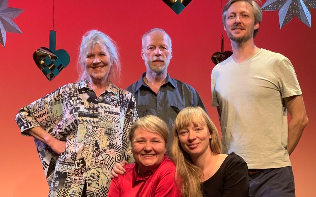 Ramt af teatrets varme, vildskab og sammenhold
