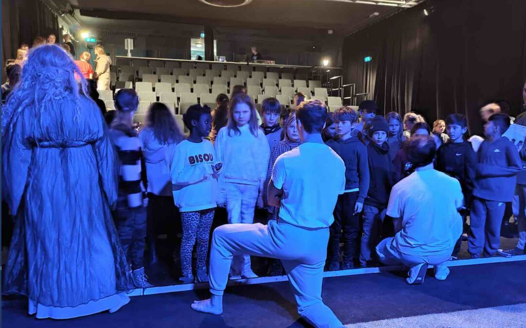 Kedelige voksne og sjovt teater…