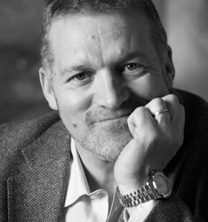 Mogens Holm stopper på Taastrup Teater