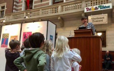 120 børneteaterplakater på Rådhuset