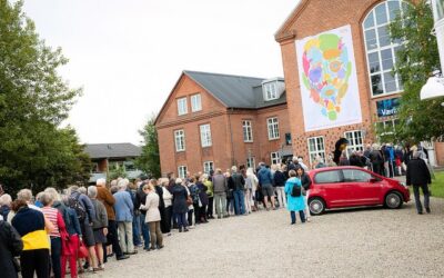 Scenekunsten bevæger os