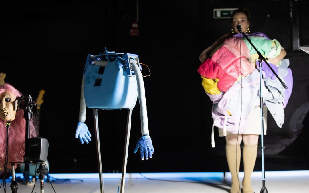 Robot-teenagere på en seng af chips