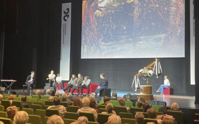 Scenekunst som messetilbud og samfundsdebat